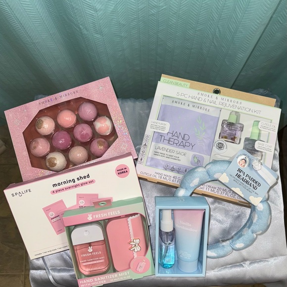 🎉 HOST PICK 🎉 STUFFED VERA BRADLEY - SELF CARE BUNDLE - Picture 4 of 11